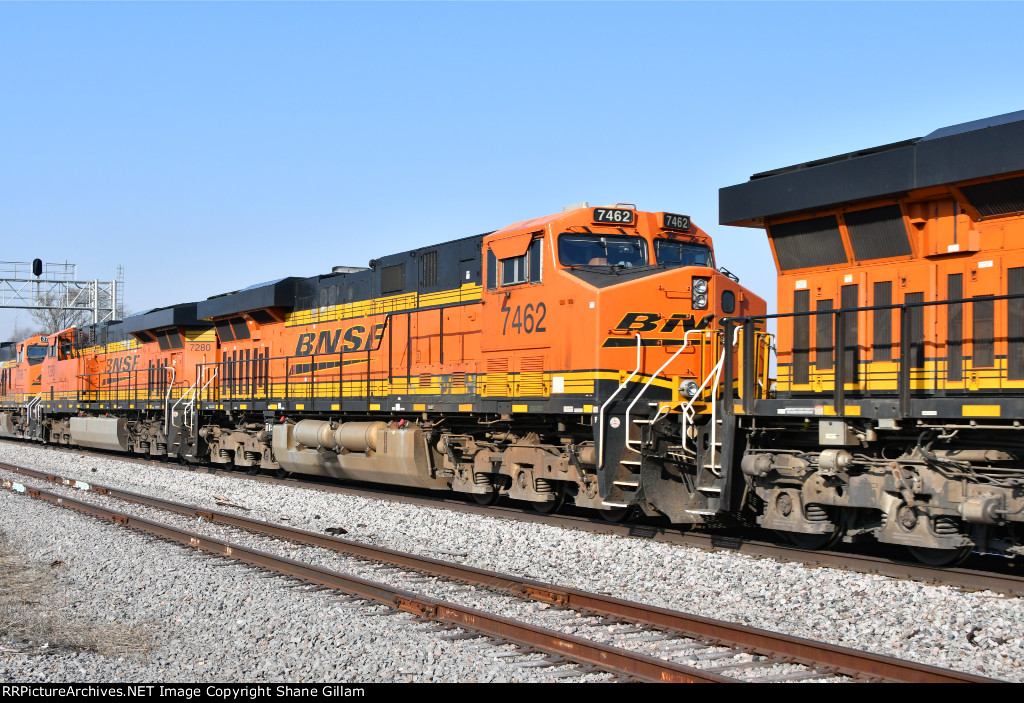 BNSF 7462 Roster shot.